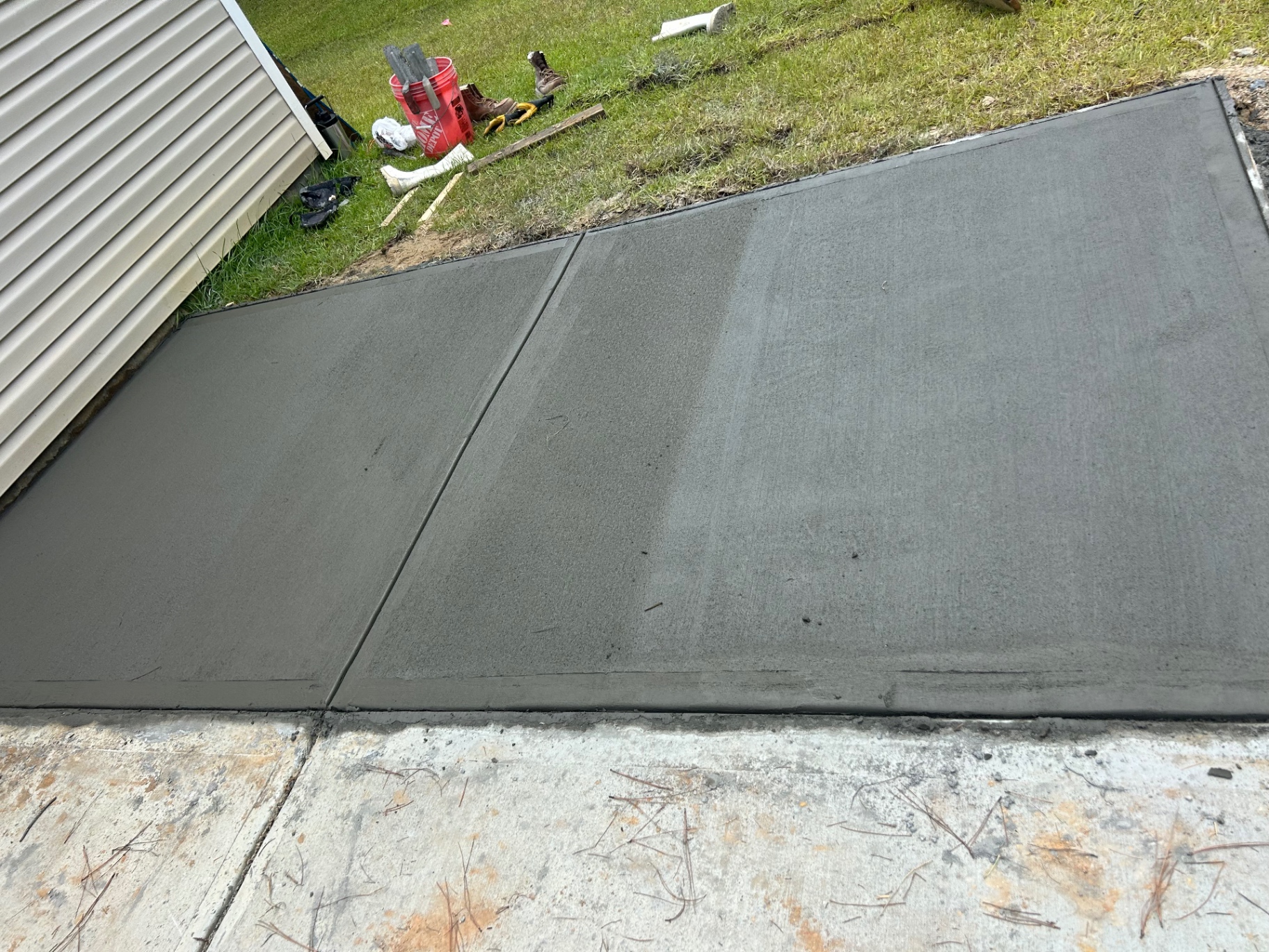 Smooth-troweled concrete walkway extension